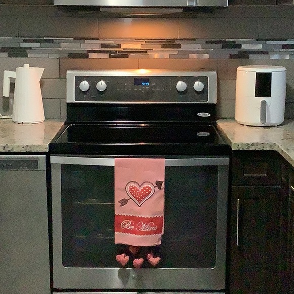 PIER ONE Valentines Tea Towel - Picture 2 of 7